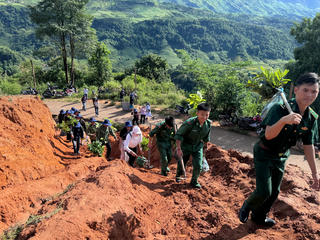 Hành trình “vá áo” cho những cánh rừng Tây Bắc