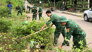 Sôi nổi hoạt động “Thứ Bảy về bản” trên hai tuyến biên giới Quảng Trị