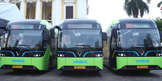 Hà Nội chính thức vận hành thí điểm tuyến buýt điện miễn phí E11 