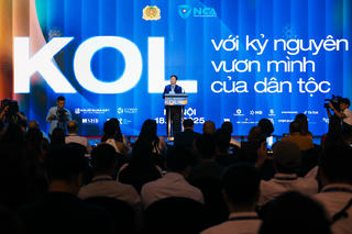 KOL summit 2025: Tiết kiệm tiền trang trí hoa tươi ủng hộ nhân dân Cu Ba anh em