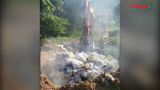 Lào Cai: Lực lượng chức năng tiêu hủy hơn 10 tấn thực phẩm đông lạnh nhập lậu