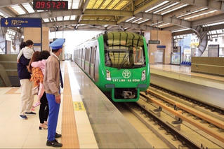 Tàu điện Hà Nội tăng chuyến, kéo dài giờ phục vụ dịp Quốc khánh 2/9