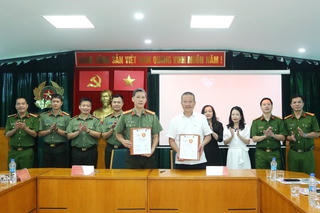 'Cùng em vững bước tương lai' - Công an TP Hà Nội và Tân Hiệp Phát tri ân sự hy sinh, tiếp sức thế hệ trẻ