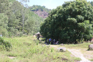 Phát hiện xương người cùng quần áo nữ giữa núi hoang Nghệ An