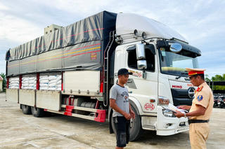 Liên tiếp phát hiện nhiều vụ vận chuyển hàng hóa không rõ nguồn gốc