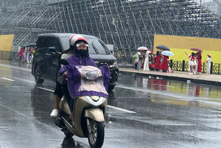 Thời tiết ngày 21/8: Hà Nội nắng gián đoạn, có lúc mưa dông,  TP HCM có nơi mưa rất to