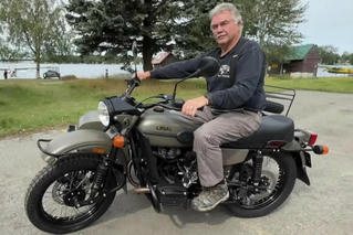 Ông Putin tặng xe máy mới cho người đàn ông Alaska than phiền khó sửa xe Liên Xô cũ