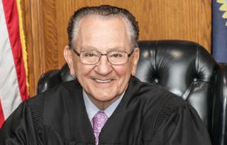 Thẩm phán Frank Caprio qua đời ở tuổi 88

