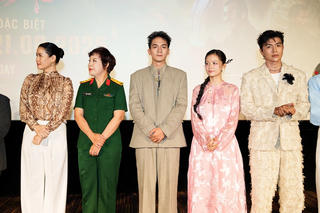 Dàn diễn viên xúc động, biết ơn khi đóng phim 'Mưa đỏ'