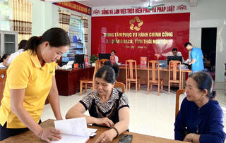 Gỡ nút thắt về hộ tịch điện tử: Cuộc cách mạng số và những thách thức tại xã Quảng Bạch
