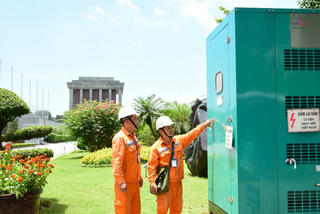 Thợ điện Thủ đô 'trực chiến' chuẩn bị Đại lễ 2/9