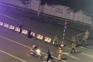 Vụ lao xe máy vào chốt bảo vệ A80: Xử lý người phụ nữ xúc phạm lực lượng chức năng