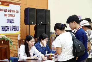 Đại học Luật (Đại học Huế) đón hơn 500 tân sinh viên làm thủ tục nhập học 