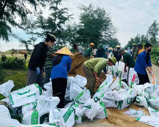 Hà Tĩnh di dời dân trước 17h chiều nay để ứng phó bão số 5