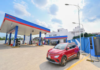 Đơn vị của Petrovietnam làm điện mặt trời tại cây xăng phục vụ sạc xe ô tô điện