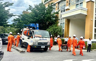 Hơn 200 công nhân, kỹ sư EVNCPC lên đường hỗ trợ Hà Tĩnh khắc phục lưới điện sau bão số 5