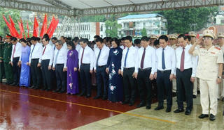 Bí thư Tỉnh ủy Quảng Ninh dâng hương tưởng niệm các Anh hùng liệt sĩ 