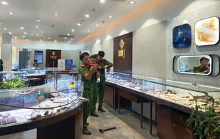 Bắt nghi phạm người nước ngoài dùng búa cướp tiệm vàng ở Đà Nẵng