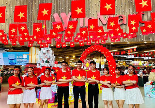 Chuỗi WinMart rực rỡ sắc đỏ, tôn vinh hàng Việt mùa Quốc khánh