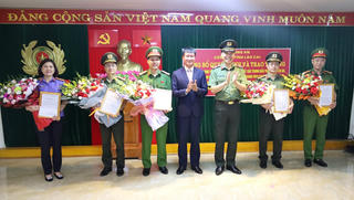 Khen thưởng 5 tập thể có thành tích xuất sắc vụ triệt phá thành công đường dây lừa đảo hàng nghìn tỷ đồng ở Lào Cai