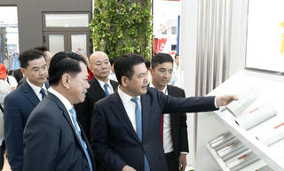 Gian hàng của Tập đoàn Hoa Sen thu hút khách tham quan tại Triển lãm A80