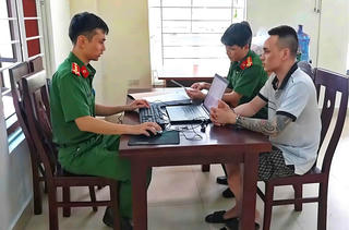 Bắt ‘ông trùm’ đường dây lừa đảo 200 tỉ khi đang lẩn trốn ở Campuchia