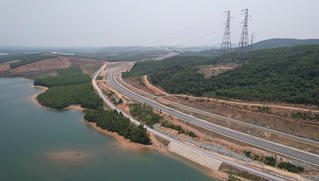 Thông xe toàn tuyến cao tốc Vũng Áng - Bùng, rút ngắn hành trình Bắc Trung Bộ