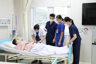 Sản phụ mang song thai bị sa dây rốn cực nguy hiểm đã được cứu sống