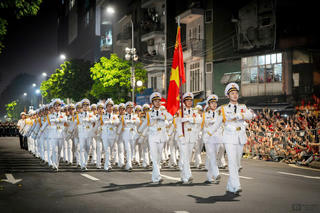 Ấn tượng hình ảnh chiến sỹ Hải quân Việt Nam vững vàng nơi đầu sóng, ngọn gió