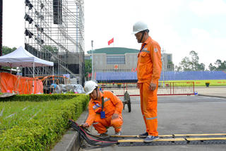 Âm thầm bảo vệ nguồn sáng cho Đại lễ 80 năm