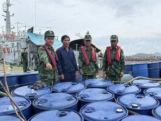 Hải đoàn Biên phòng 38 tạm giữ 4 tàu cá chở 95.000 lít dầu DO không rõ nguồn gốc