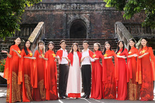 Áo dài truyền thống đồng hành cùng MV 'Đất Nước Trọn Niềm Vui' – Gửi gắm tình yêu nước qua từng tà áo, lời ca
