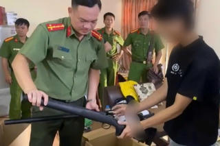 Công an TP Hà Nội xử lý đối tượng rao bán súng bắn bi nguy hiểm trên YouTube