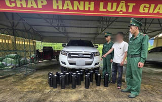 Quảng Ninh: Tạm giữ xe bán tải chở 256 bình kim loại không rõ nguồn gốc