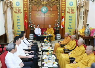 Trưởng Ban Tuyên giáo và Dân vận Trung ương Nguyễn Trọng Nghĩa thăm, chúc mừng các tổ chức tôn giáo