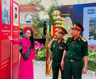 Những bóng hồng làng Sen tại Triển lãm Thành tựu Đất nước