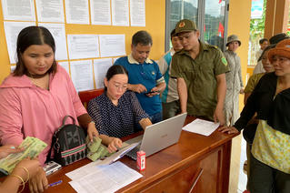 Người dân nô nức nhận quà Tết Độc lập 2/9, niềm vui lan tỏa từ thành thị đến miền núi