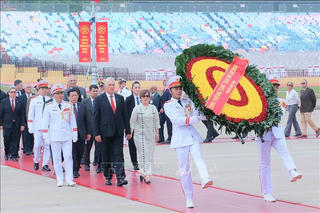 Bí thư thứ Nhất, Chủ tịch nước Cuba vào Lăng viếng Chủ tịch Hồ Chí Minh