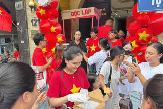 Nghĩa tình người Hà Nội đón đồng bào về thủ đô đón Tết Độc lập