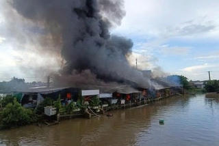 Khởi tố người đàn ông gây ra vụ cháy lớn ở Cà Mau