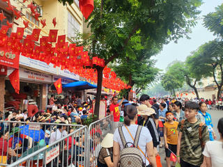 Cắm chốt vỉa hè 48 tiếng: Người dân háo hức chờ xem diễu binh kỷ niệm Quốc khánh 2/9