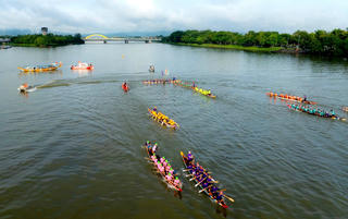 Sôi nổi giải đua ghe truyền thống trên sông Hương 
