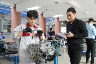 Khắc phục tình trạng “thừa thầy, thiếu thợ”