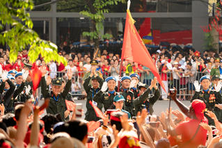 Tạm biệt nhé, những người lính của Nhân dân!