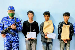 Bắt giữ nhóm đối tượng vận chuyển 8.000 viên ma túy tổng hợp