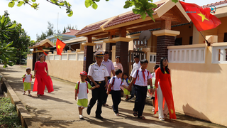 Rộn ràng khai giảng năm học mới trên quần đảo Trường Sa