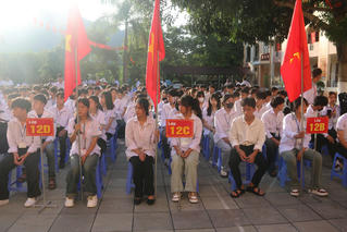 Học sinh miền núi Sơn La - Điện Biên nô nức đến trường  khai giảng năm học mới