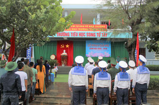 Rộn ràng khai giảng năm học mới ở đặc khu Trường Sa