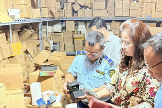 Trong 8 tháng, Hà Nội xử lý gần 3.000 vụ buôn lậu, hàng giả, 54 vụ chuyển cơ quan điều tra