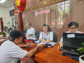 Đà Nẵng triển khai loạt tiện ích miễn phí, đưa robot lễ tân phục vụ người dân